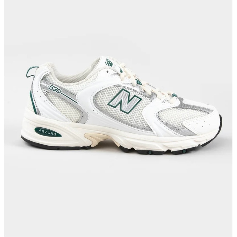New balance 530s with green accents, size 6, never worn!